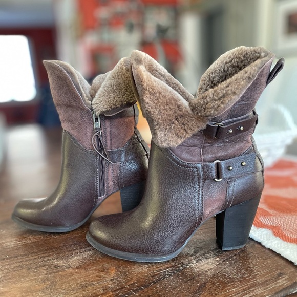 UGG size 7 leather and shearling boots - Picture 6 of 13